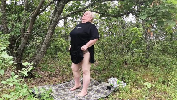 View this HD scene of : Stepmom Gets Naked in Park and Fingers Her Fat Pussy