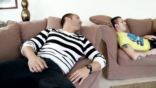 View the complete video titled : Spanish teen sluts dirty anal orgy with Kevin White and Xavi Tralla