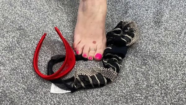 Enjoy watching the complete scene called : Mature British Mom Big Natural Tits Panties & Feet Homemade Model