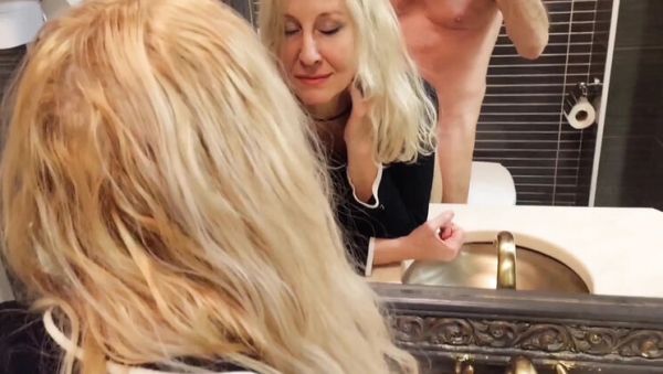 Stream the uncut movie titled : Mature Blonde MILF Selena Gets Anal Doggystyle Fuck in Bathroom - Amateur Homemade 4K