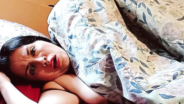 Stream the full scene of : Early Morning Sex With BBW Stepmom Kelly - Sneaky Fuck & Morning Hump in Bed