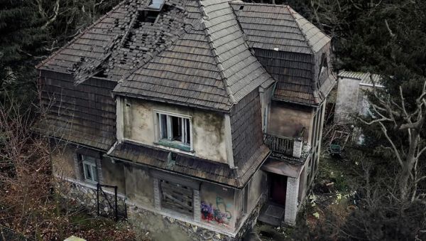 View hardcore clip called : Family Dinner Turns Kinky - Anna de Ville & Brittany Bardot Hardcore Threesome