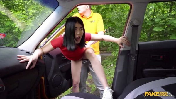 Play this complete video titled : Asian Babe Sucks Cock in Car - Fake Driving School Porn with Kristof Cale & Lady Dee