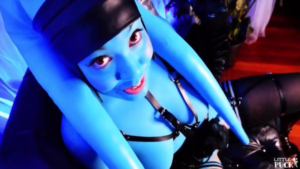 View complete movie named : Twilek Alien Slave Star Wars Cosplay - Little Puck