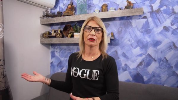 Watch the complete clip named : And Carol (aka Indiana GX) comes back home for Christmas. Can