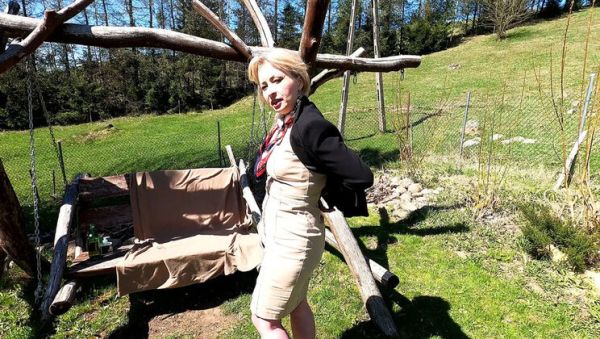 Watch hardcore movie called : Blonde Mature Outdoor Golden Shower - Big Booty Wanilianna Squirts in HD