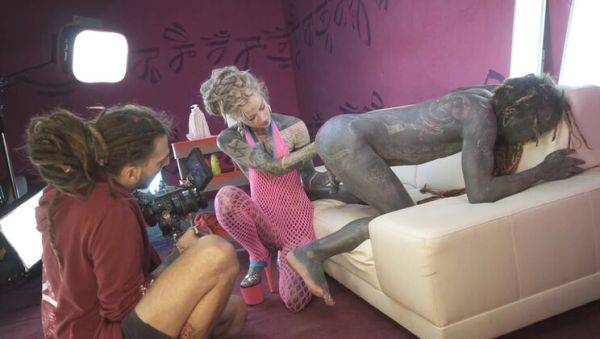 Stream this uncut video called : Behind The Scenes Anal Fucking With Tattooed German Amateurs Anuskatzz & Lily Lu
