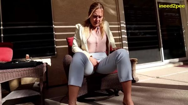 View this hardcore scene of : INEED2PEE IPOD Vika pissing office outfit in embarrassment omorashi - Ineed2pee Ineedamommy