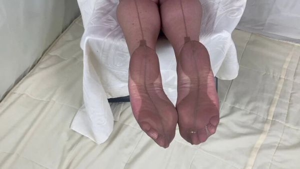 Watch this complete clip named : Mature British MILF Teases Pussy in Classic 1960s Stockings - Amateur Foot Fetish Homemade HD