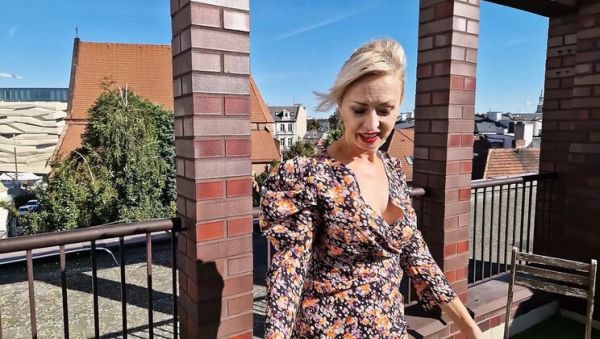 Watch hardcore movie called : Wanilianna Outdoor Rooftop Masturbation with Glasses and Stockings