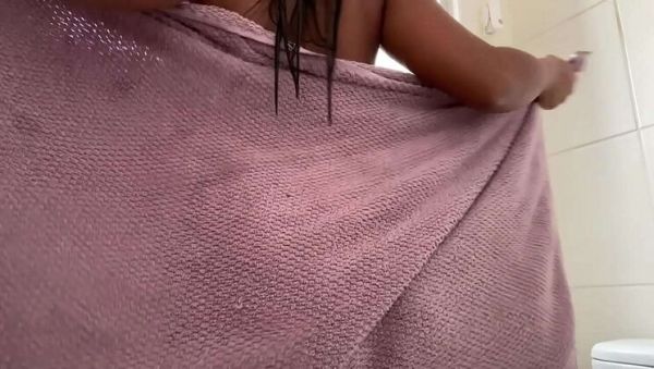 View this HD scene of : Amateur Latina Alicehot & Brenohot Peek Shower Lingerie Homemade Gostosa