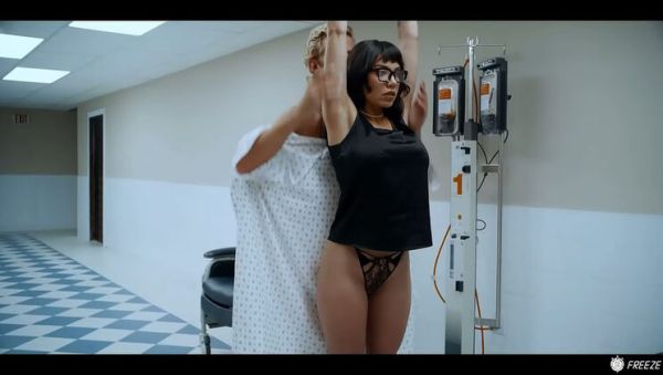 Play uncut video called : Employee Freeze Prank: Vince Karter Fucks MILF Boss Nicole Aria & Turns Little Puck into Sex Doll - Blowjob, Bondage, Creampie