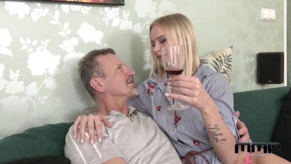 Enjoy watching this uncensored movie called : Sexy Pizza Delivery Girl Fucks Customer At Home - Blonde Czech Babe Gangbang Creampie