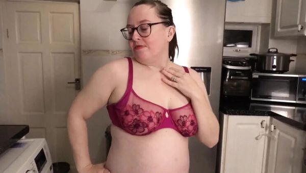 Enjoy watching this HD clip named : Littlevixen Sexy Kitchen Strip Tease in Bra and Panties with Ripped Leggings