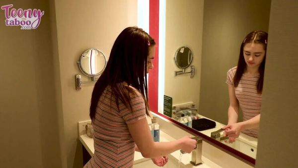 Play full scene named : Stepdaughter Vacation Creampie - Reese Robbins Gets Filled