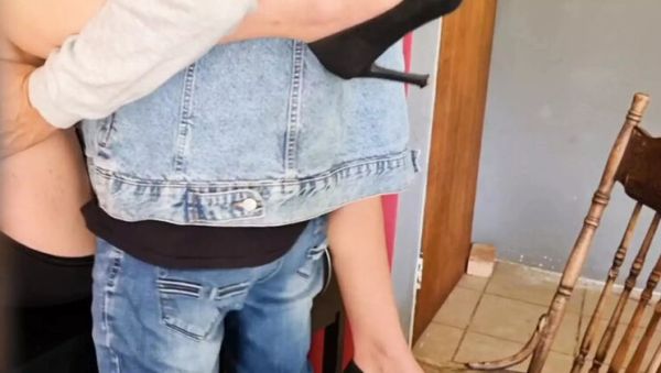 Watch this complete scene : Amateur Secretary Cheats On Lunch Break - Blonde MILF Fingered By Boss