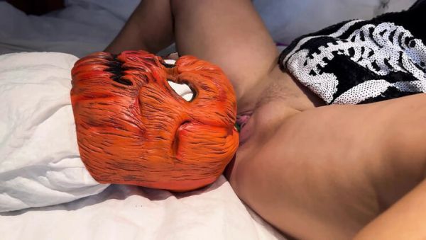 Play the HD clip of : Hot Blonde Nesty Fucks a Living Pumpkin - Blowjob & Creampie Sex in 4K