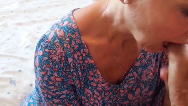 Stream full scene of : Blonde MILF Selena701 Fucks in Dress on Sofa - German Amateur Housewife 4K