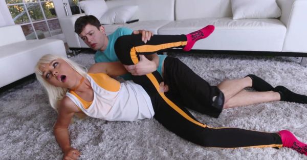 Watch this full video titled : Blond babe Marie sucks and rides in her spandex