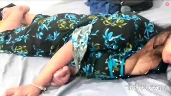 Play this HD clip : Indian Aunty Big Natural Tits Blowjob - Arabicqueen Hot Asian Babe