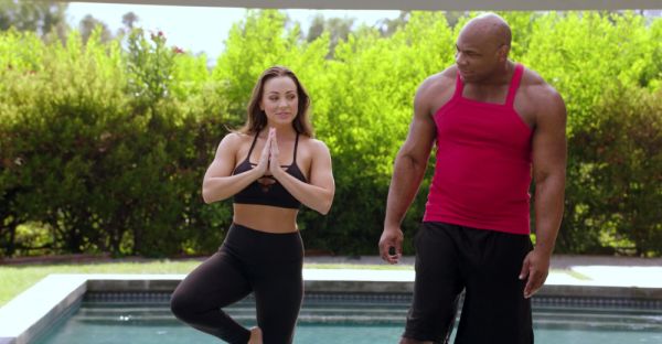 Play this complete scene called : Blazing hot Abigail Mac gets pounded by Davin King in a steamy interracial threesome