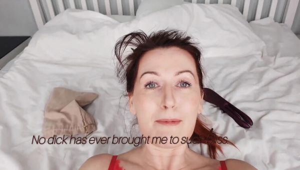 Watch this complete scene : Horny Russian MILF GinnaGg Says No To Dick, Uses Vibrator On Hairy Pussy - Amateur Solo Masturbation