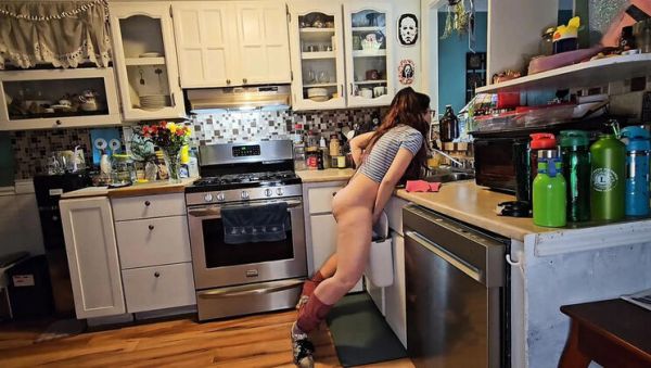 Stream hardcore video named : Nerdy Canadian Girl Desperate Pee in Kitchen Trash Can - Amateur Glasses Solo Pissing