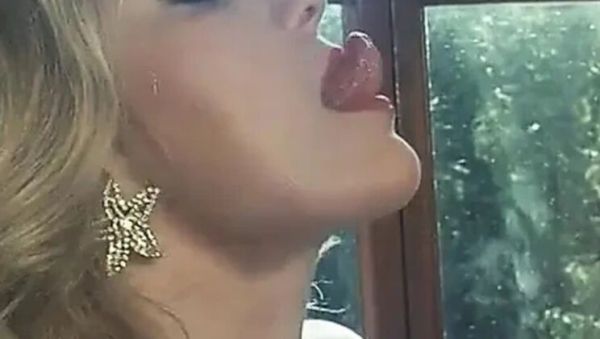 Stream the hardcore movie named : Moana Pozzi Vintage Threesome - Blonde Pornstar Sucks Dick & Eats Pussy