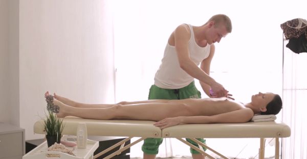 Play the hardcore movie : Slim Sasha's sensual skills shine in HD