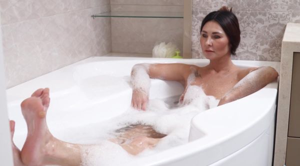 View the HD clip called : Brunette Eva Black's steamy solo session in the bath