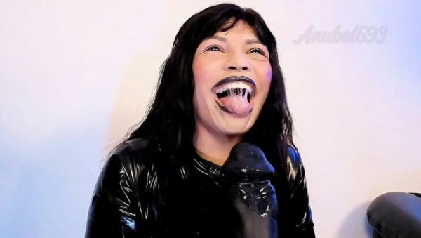 View this complete video named : Anabel693 Sloppy Deep Throat & Mouth Cum Explosion with Huge 20 Inch Toy