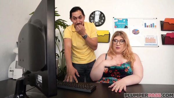 Stream the uncensored scene called : BBW Elisa Mae Gets Facial From Co-worker Juan Largo in Office