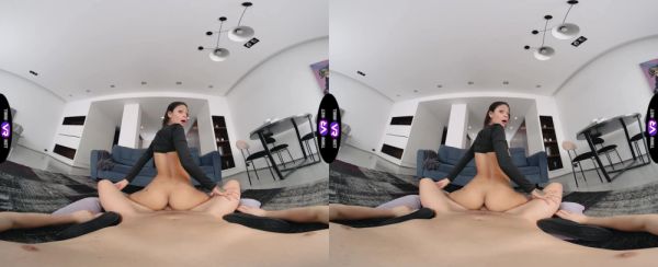 Play the uncensored scene titled : Skinny teen Breiny Zoe rides in vr with passion