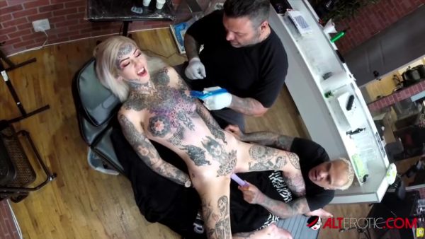 Enjoy watching uncensored movie : Olivia Wye And Amber Luke - Amber And Saschas Masturbation Action