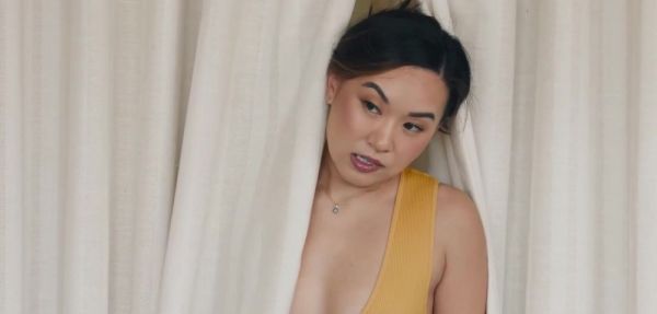 Stream the full movie named : Asian Masseuse Kimmy Kimm Gives Massage