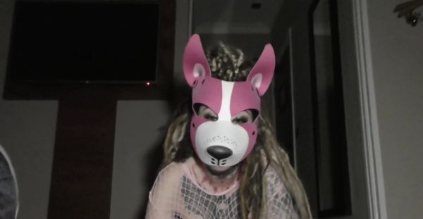 Play complete clip of : Tattooed hottie in a mask, sucking cock on camera
