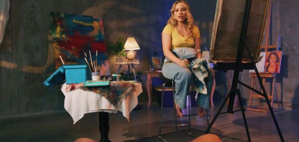 Play complete clip : UP CLOSE - POV Bored Painting You, PAWG Artist Anna Claire Clouds Would Rather Ride Your BWC Instead