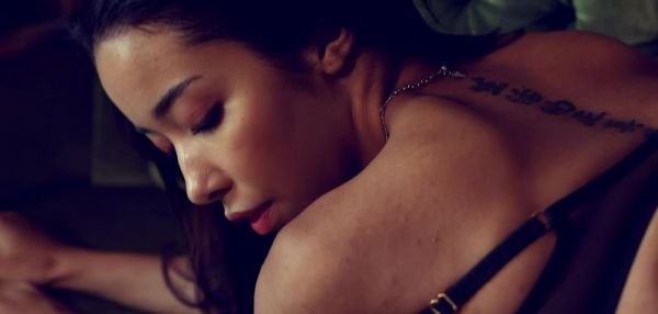 View the HD movie titled : Lia Lin Wet Vibrator Climax