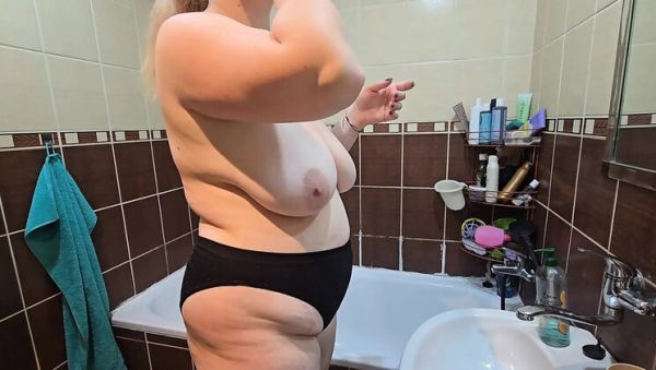 Play the HD scene of : BBW Wife with Big Natural Tits Showers and Changes Panties – Real Amateur Moment