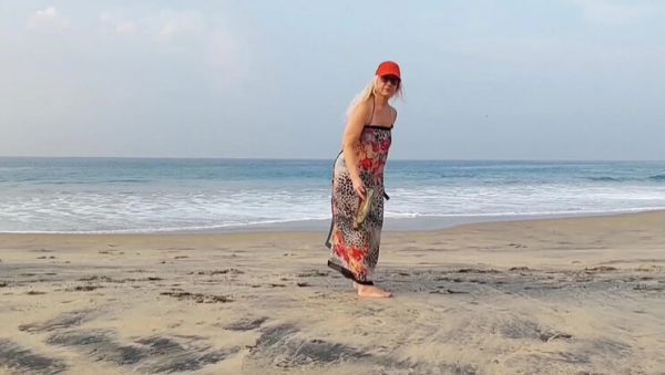 View this uncensored movie of : Hot Mature Blonde Wife Gets a Passionate Blowjob and Missionary Fuck in Stockings