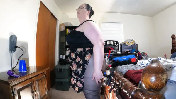View hardcore scene of : Thick BBW MILF Strap-Down Huge Dildo Till She Squirts in Pantyhose