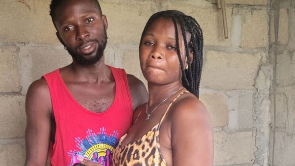 Play full clip of : Switcock Bends Over That Big Nigerian MILF Ass For BBC Doggystyle