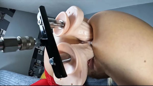 Play the complete movie called : Amateur MILF Gets Double Penetrated Till She Cums Hard