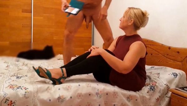 Play the hardcore movie named : Amateur Blonde Wife Takes a Deep Oral Creampie