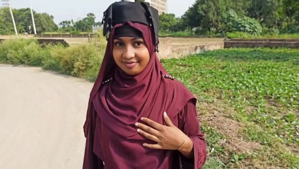 Play complete video of : Muslim Bhabhi In Hijab Gets Creampie - Bengali Desi Roleplay Uncensored