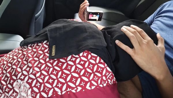 Play full clip of : Desperate Asian Hijabi Office Worker Swallows Taxi Driver’s Cock to Pay Bill