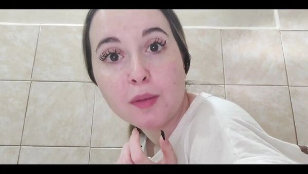 View the uncensored clip : RavenHearth666VIP Tastes and Smells Her Dirty Ass