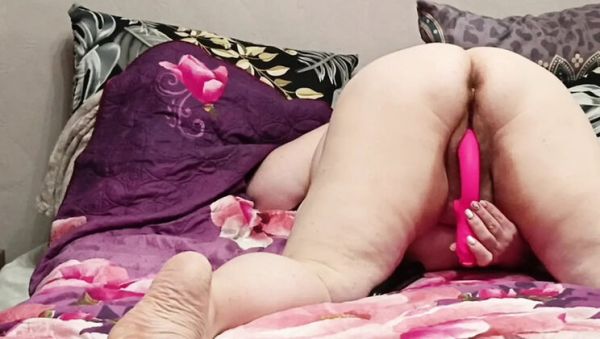 Watch the HD video called : Stepmom Zona901 Shows Off Her Big Natural Tits, Ass, and Pussy