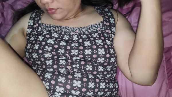 Play the HD video of : Hairy Mature Asian Babe Gets Tight Pussy Cumshot