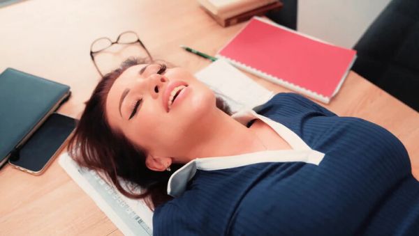 Play this uncut clip called : Hot Teacher Luna Roulette Sex With Student After He Finds Her Nude Photos